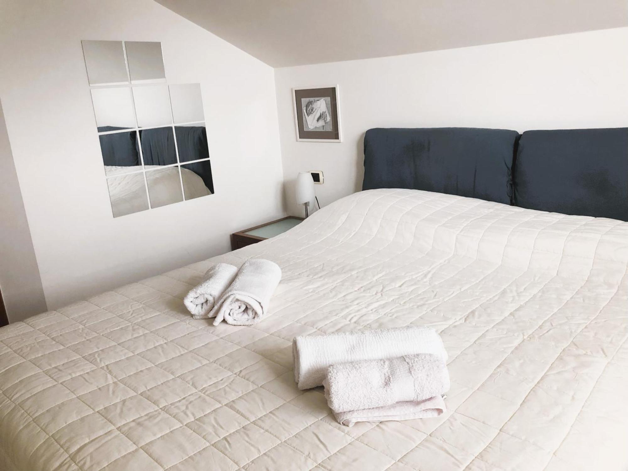 Bright Penthouse Close To Center With Terrace And Lake View 莱科 外观 照片